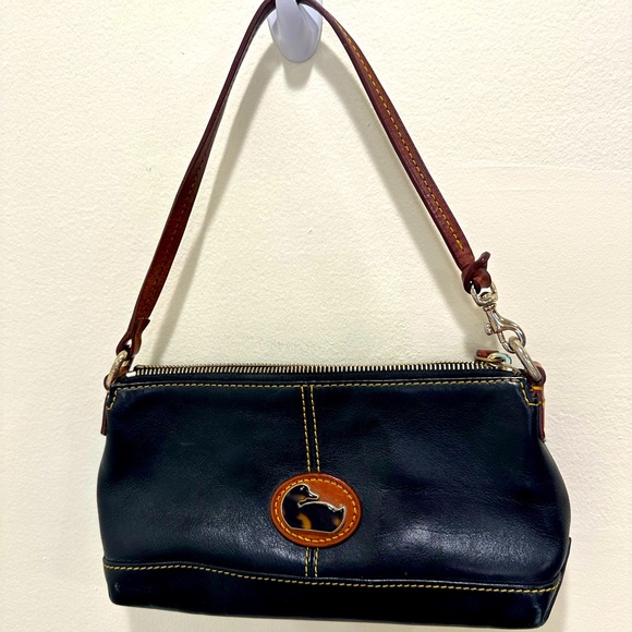 Dooney & Bourke Handbags - Dooney and Bourke shoulder bag